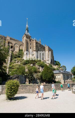 Francia, Manica, le Mont-Saint-Michel, vista sud-est dall'abbazia Foto Stock