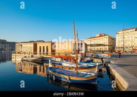 Francia, Bouches du Rhone, Marsiglia, Covid 19 o Coronavirus, Vieux Port, Quai Rive Neuve Foto Stock