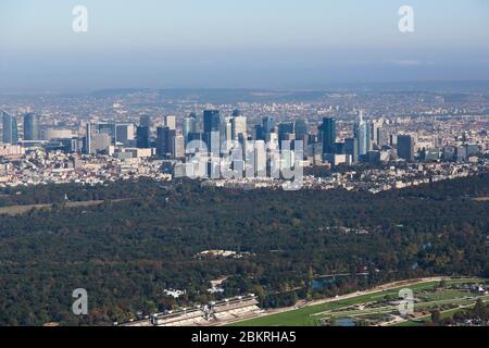 Francia, Parigi, 16° arrondissement, Bois de Boulogne e la Defense (vista aerea) Foto Stock