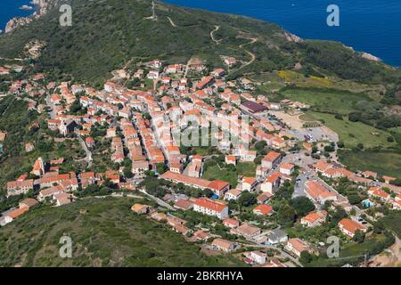 Francia. Corse du Sud, Golfo di Sagone, comune di Cargese, villaggio di Cargese e porto turistico (vista aerea) Foto Stock