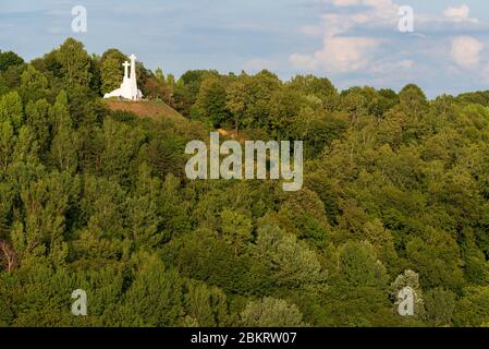 Lituania (Stati baltici), Vilnius, collina delle tre croci nel centro del Parco di Kalnu, scultura, dall'architetto e scultore Antanas Vivulskis Foto Stock
