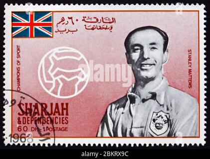 SHARJAH - CIRCA 1968: Un francobollo stampato in Sharjah UAE mostra Sir Stanley Matthews, famoso giocatore di Calcio, circa 1968 Foto Stock