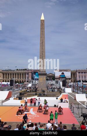 Francia, Parigi, Place de la Concorde si trasformarono in un centro sportivo per la Giornata Olimpica di Parigi 2024, partita di pallamano handisport Foto Stock