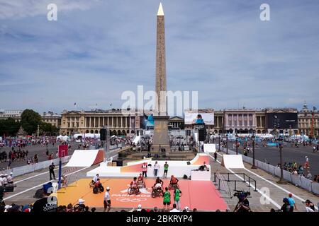 Francia, Parigi, Place de la Concorde si trasformarono in un centro sportivo per la Giornata Olimpica di Parigi 2024, partita di pallamano handisport Foto Stock