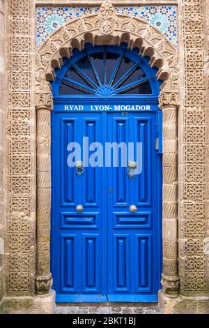 Marocco, Marrakech Safi, Essaouira, la medina, un sito patrimonio mondiale dell'UNESCO, Riad Lyon Mogador porta Foto Stock