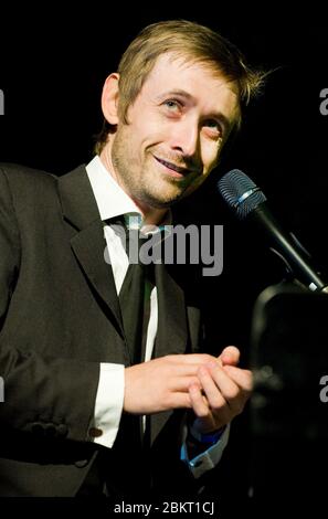 Neil Hannon della Divina Commedia che si esibisce al Moseley Folk Festival 3 settembre 2010. Foto di Simon Hadley Foto Stock