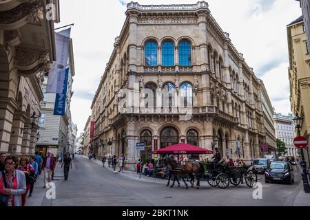 Austria, Vienna, il caffè centrale? Inaugurato nel 1876, è diventato uno dei punti di forza della scena intellettuale viennese alla fine del XIX secolo Foto Stock