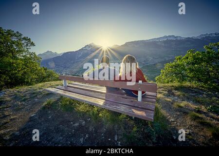 foto di una giornata di sole in montagna in svizzera Foto Stock