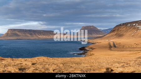 Un panorama ad alta risoluzione dei paesaggi islandesi. Panorama naturale dell'Islanda Foto Stock