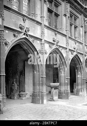 Hôtel de Cluny (ancien) et Palais des Thermes - Cour d'entrée Galerie de l'aile gauche - Paris 05 - Médiathèque de l'architecture et du patrimoine - Foto Stock