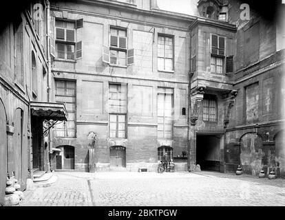 Hôtel de Lauzun ou Hôtel de Pimodan - Cour intérieure côté sud - Paris 04 - Médiathèque de l'architecture et du patrimoine - Foto Stock