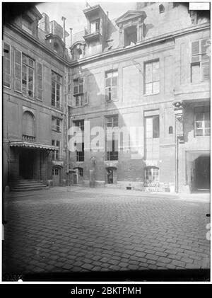 Hôtel de Lauzun ou hôtel de Pimodan - Vue de la cour - Parigi 04 - Médiathèque de l'architecture et du patrimoine - Foto Stock