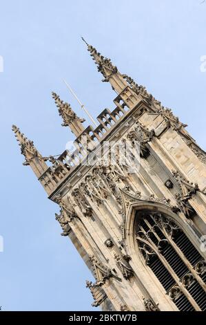 Una delle due torri occidentali a York Minster. Foto Stock