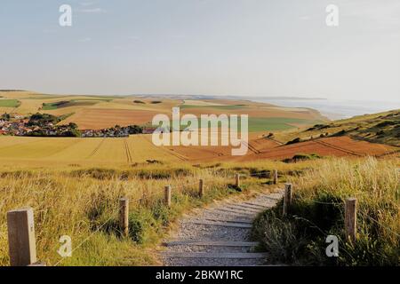 La campagna francese e la costa lungo il canale inglese a Cap Blanc-Nez, Francia Foto Stock