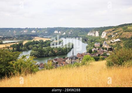 Vista di Les Andelys lungo la Senna in Normandia, Francia settentrionale Foto Stock