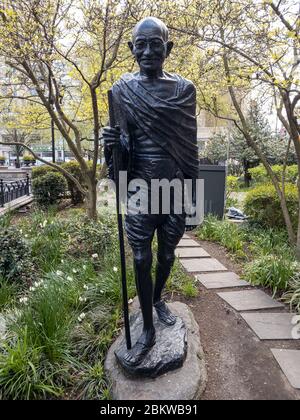 New York City - 16 aprile 2020: Statua Mahatma Gandhi in Union Square, New York City. Foto Stock