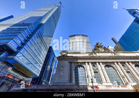 New York, NY - 19 aprile 2020: Grand Central Terminal e un Vanderbilt in costruzione a New York City. Foto Stock