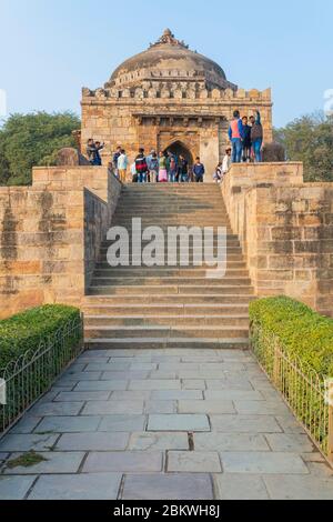 Ingresso alla tomba di Sher Shah Suri, Sasaram, Bihar, India Foto Stock