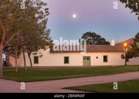 La prima mattina Moononer Rise The Custom House a Monterey, California. Foto Stock