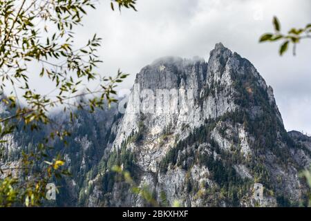 Parco nazionale Bucegi crinale montana paesaggio nebbioso Foto Stock