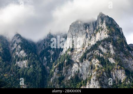 Parco nazionale Bucegi crinale montana paesaggio nebbioso Foto Stock