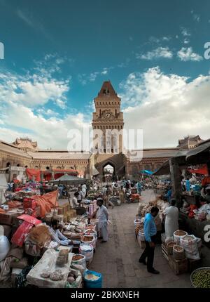 La bella architettura del mercato dell'imperatrice Karachi Building, un punto di riferimento storico a Karachi, Sindh, Pakistan 09/09/2019 Foto Stock