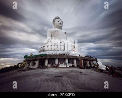 Statua del Grande Buddha - statua del Buddha di Maravija sulla collina di Nakkerd, Phuket, Thailandia 20/11/2019 Foto Stock