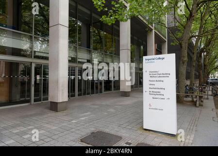 (200506) -- LONDRA, 6 maggio 2020 (Xinhua) -- Foto scattata il 30 aprile 2020 mostra l'Imperial College di Londra in Gran Bretagna. Il leader epidemiologo britannico Neil Ferguson si è dimesso dal gruppo di consulenza scientifica per le emergenze (SAGE) del governo martedì dopo che i media hanno riferito di aver infranto le regole di distanza sociale. Ferguson, che ha guidato la squadra dell'Imperial College di Londra che ha consigliato al governo britannico di adottare le misure nazionali di blocco, ha detto al telegrafo che ha fatto un 'errore di giudizio' e quindi si è dimesso dal suo coinvolgimento nel SALVIA. Secondo il Telegraph, Ferguson allo Foto Stock