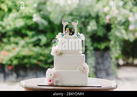 Una sposa Lego con fiori in seppia con cuore personalizzato bokeh di fondo  Foto stock - Alamy