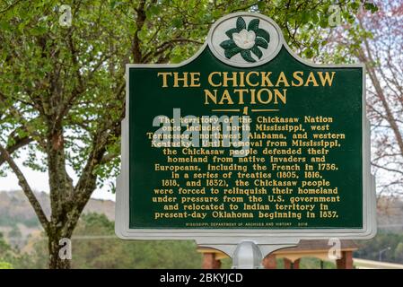 Cartello storico della Chickasaw Nation presso il Mississippi Welcome Center lungo l'Interstate 22 vicino al confine tra Alabama e Mississippi. (STATI UNITI) Foto Stock