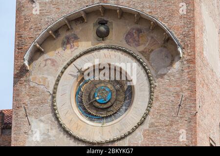 Torre dell'Orologio, Torre dell'Orologio, Orologio Astronomico, Mantova, Lombardia, Italia Foto Stock