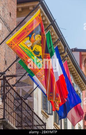 Bandiera del leone alato, Verona, Veneto, Italia Foto Stock