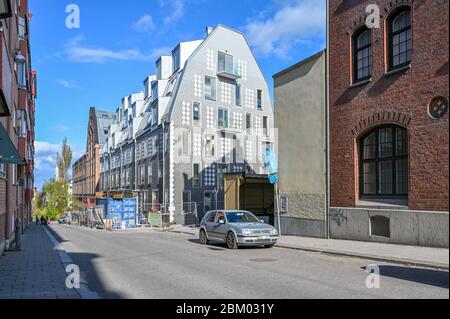 Garvaren è un moderno edificio residenziale progettato per adattarsi a vecchi edifici industriali nel paesaggio industriale di Norrkoping, Svezia. Foto Stock