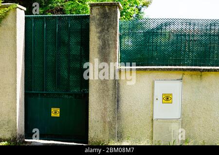 Bordeaux , Aquitaine / Francia - 05 04 2020 : voisins vigilants segno francese logo quartiere Guarda il cartello della zona Foto Stock