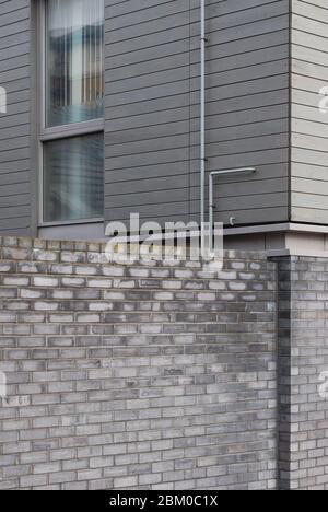 Modern 2000s iridescente colori a basso costo conveniente Peabody Homes Houses on Evelyn Road, Newham, London E16 1TU by Niall McLaughlin Architects Foto Stock