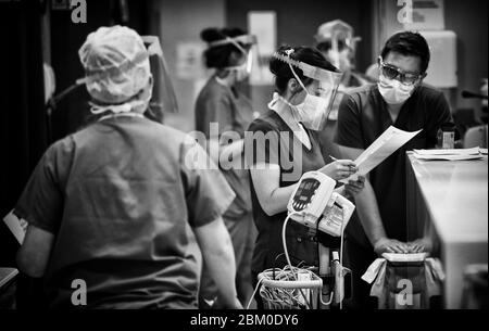 Personale medico del reparto di emergenza respiratoria del Craigavon Area Hospital di Co Armagh, Irlanda del Nord. Foto Stock