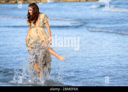 VENEZIA, ITALIA - AGOSTO 30: Barbara Palvin partecipa a photoall durante il 73° Festival del Cinema di Venezia sulla spiaggia dell'Excelsior Hotel di Venezia Foto Stock