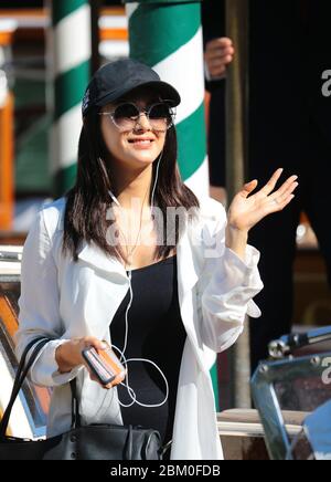 VENEZIA, ITALIA - 31 AGOSTO: Zhang Yuqi arriva all'Hotel Excelsior durante il 73° Festival del Cinema di Venezia il 31 agosto 2016 a Venezia Foto Stock