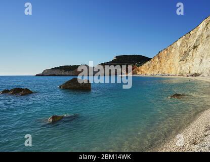 Panorama della spiaggia di Porto Katsiki, Lefkada (Lefkas), Grecia. E' una delle migliori e più belle spiagge del Mar Mediterraneo e dell'Europa Foto Stock