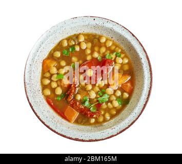 Primo piano Chickpea marocchina, carota e zuppa di spinaci Foto Stock