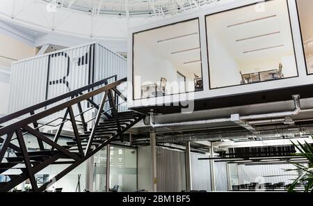 Spazio business per riunioni in un grande ufficio moderno, ufficio di noleggio Foto Stock