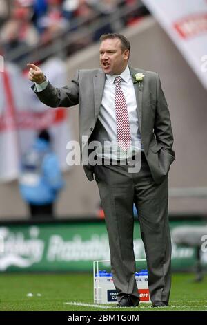 LONDRA, REGNO UNITO. APRILE 06: Simon Davey manager di Barnsley durante la fa Cup semi-finale 2 tra Barnsley e Cardiff City al Wembley Stadium di Londra il 6 ° A. Foto Stock