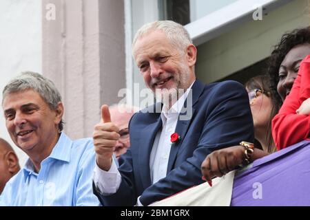 Il leader del lavoro Jeremy Corbyn (a destra) insieme al Segretario Generale dell'UNISON, Dave Prentis, al Durham Miners' Gala nella contea di Durham, Regno Unito. Foto Stock