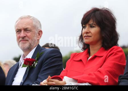 Il leader del lavoro Jeremy Corbyn, con la moglie Laura Alvarez, al Durham Miners' Gala nella contea di Durham, Regno Unito. Foto Stock