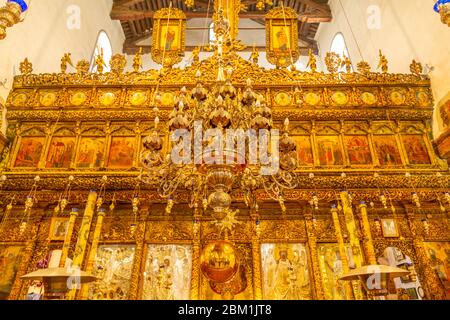 Vista dell'interno della Chiesa della Natività in Piazza Manger, Betlemme, Palestina, Medio Oriente Foto Stock