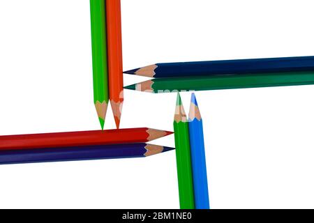 Otto pastello a matita di legno di colore diverso che fanno la forma quadrata su uno sfondo isolato bianco Foto Stock