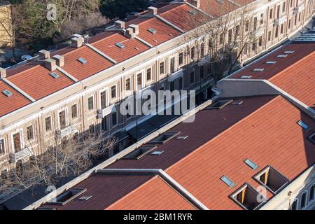 ISTANBUL / TURCHIA - MARZO, 2020: Besiktas Akaretter, architettura classica esterni muri, porte e finestre vecchio edificio. Editoriale illustrativo. Foto Stock