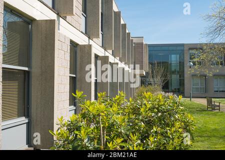 Un campus vuoto dell'Università del Kent, Canterbury, durante il blocco dei coronavirus Foto Stock