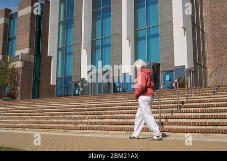 Un campus vuoto dell'Università del Kent, Canterbury, durante il blocco dei coronavirus Foto Stock