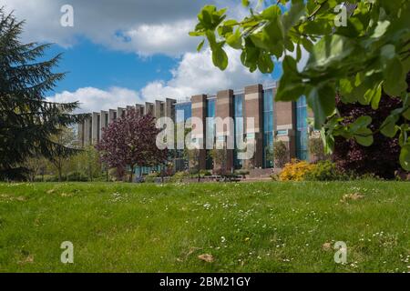 Un campus vuoto dell'Università del Kent, Canterbury, durante il blocco dei coronavirus Foto Stock